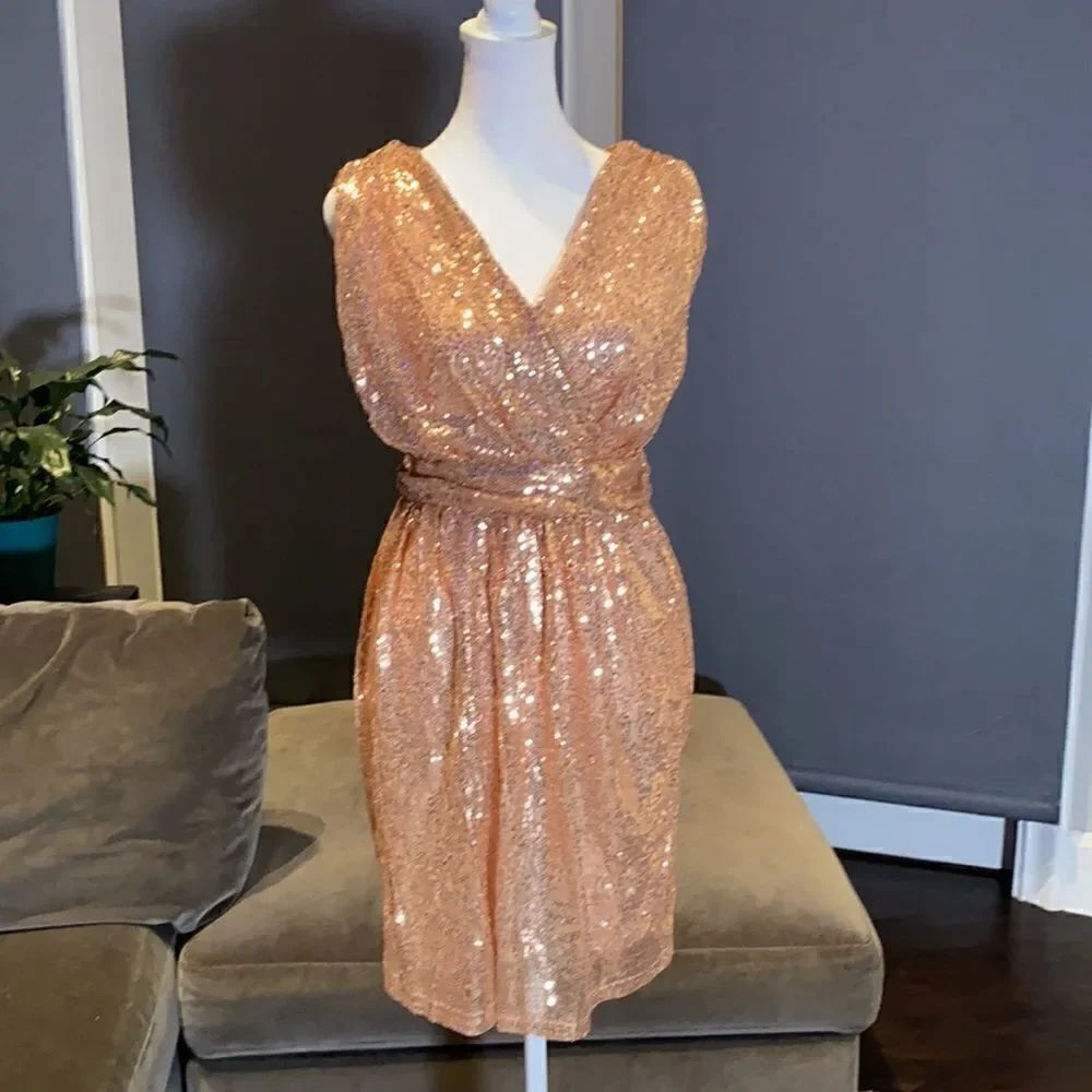 Women’s Rose Gold V-Neck Sleeveless Sequined Party Club Dress Size 4 **READ